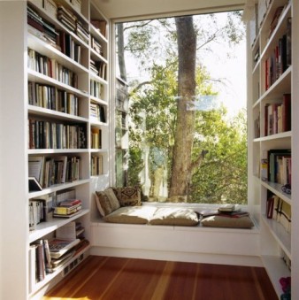 Mini-Library-at-Home-as-Relaxing-Room